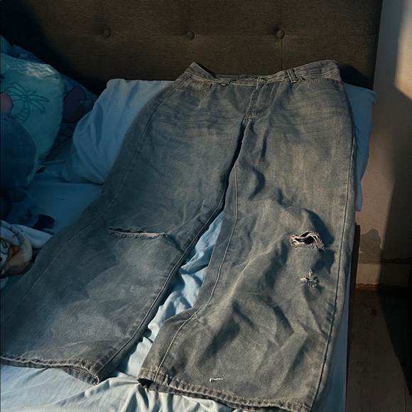 SHEIN Women's Relaxed Distressed Gray Jeans - Picture 1 of 3